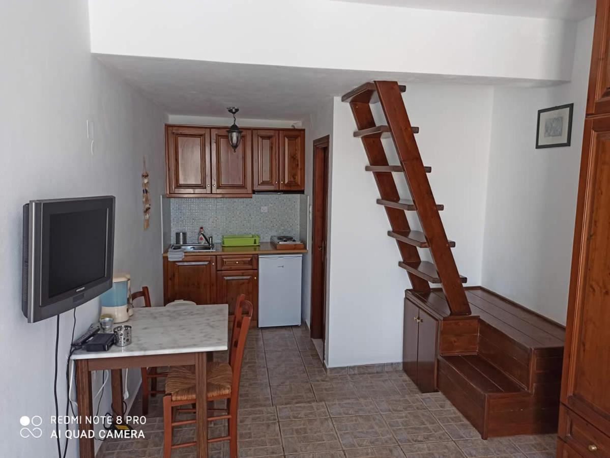 Hotel Asvestoti Mesonettes Blue Light Σιελ Μεζονετεs Pera Gyalos Exteriér fotografie